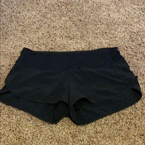 🍎 LULULEMON BLACK SPEED UP SHORTS
